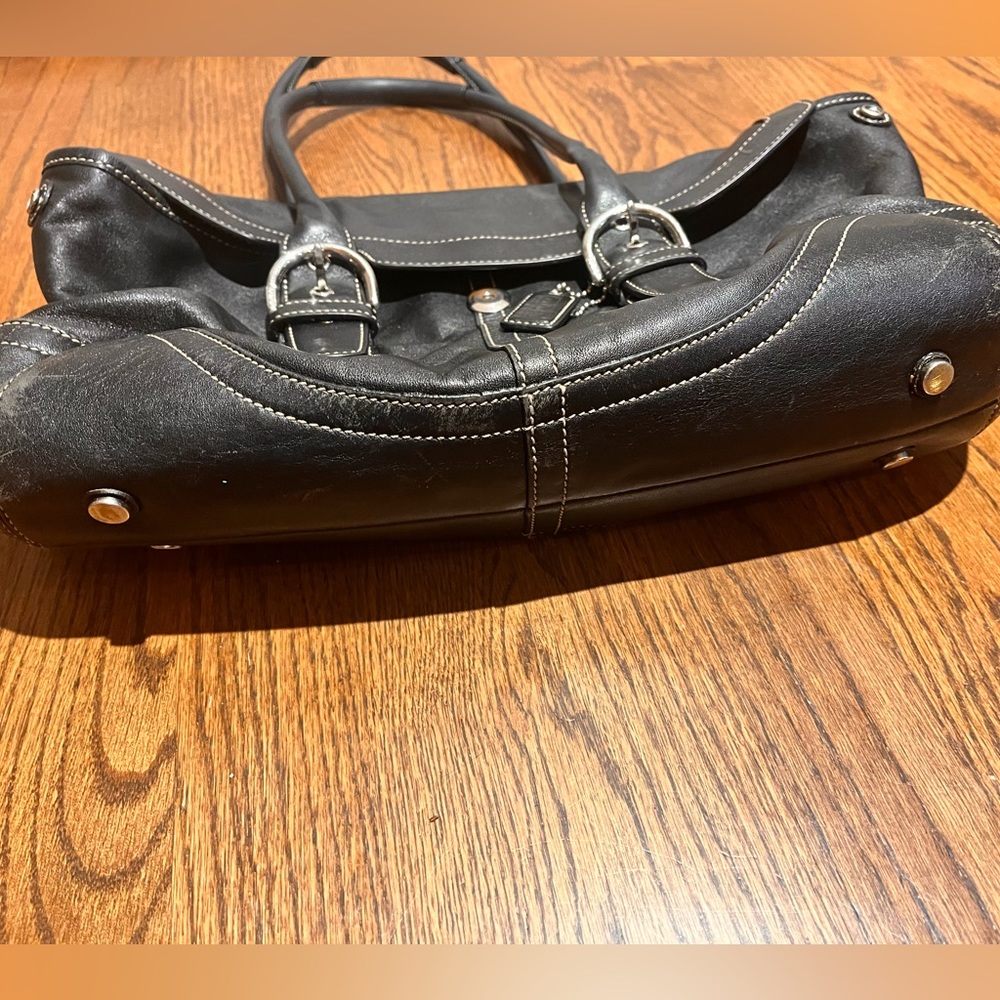 COACH SOHO BLACK LEATHER FLAP SATCHEL - Picture 5 of 8